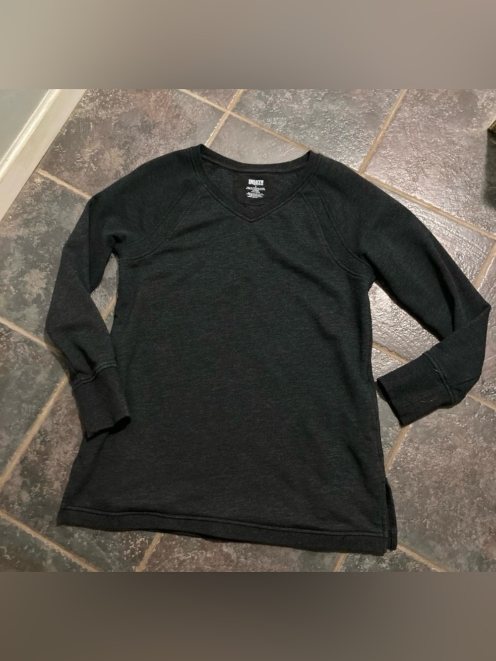 Duluth Trading Dark Grey V-Neck Tunic
Sweatshirt Size L.